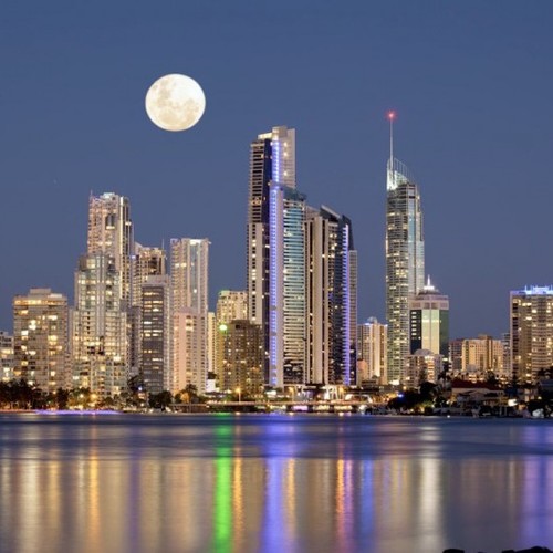 surfers_paradise_and_moon.jpg